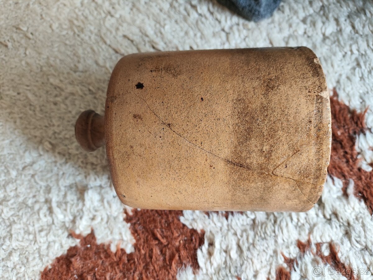 Vzácná hliněná nádoba na víno o objemu cca 60l - 9