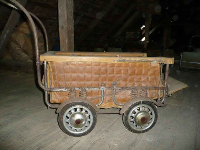 Historické kočárky ze staré půdy - 9