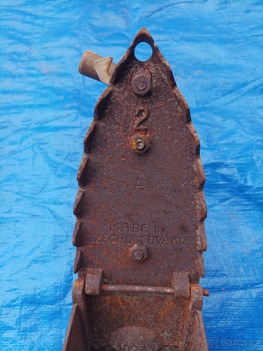 Stará žehlička, made in Czechoslovakia - 9