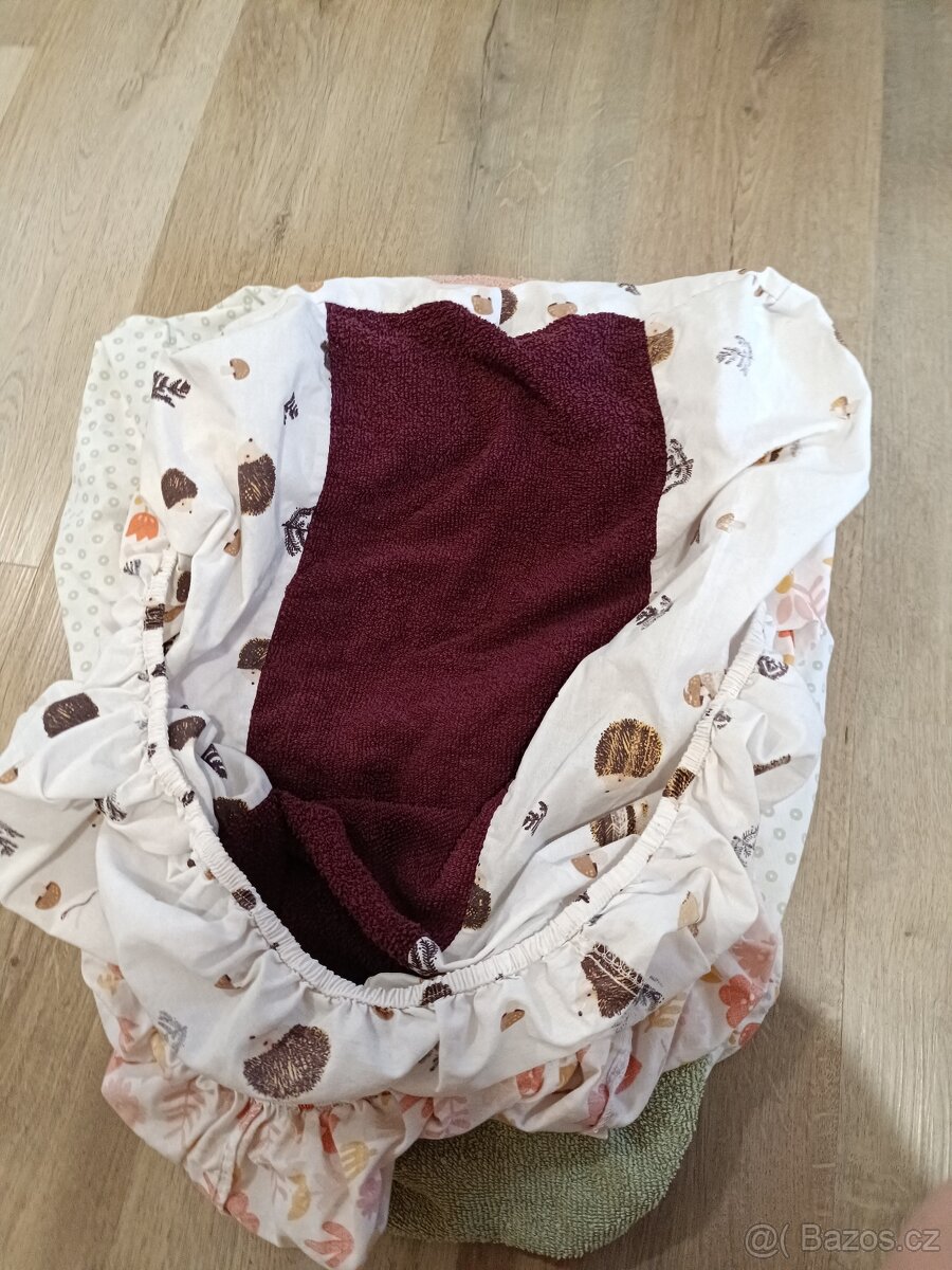 Přebalovací pult s vybavou - 9