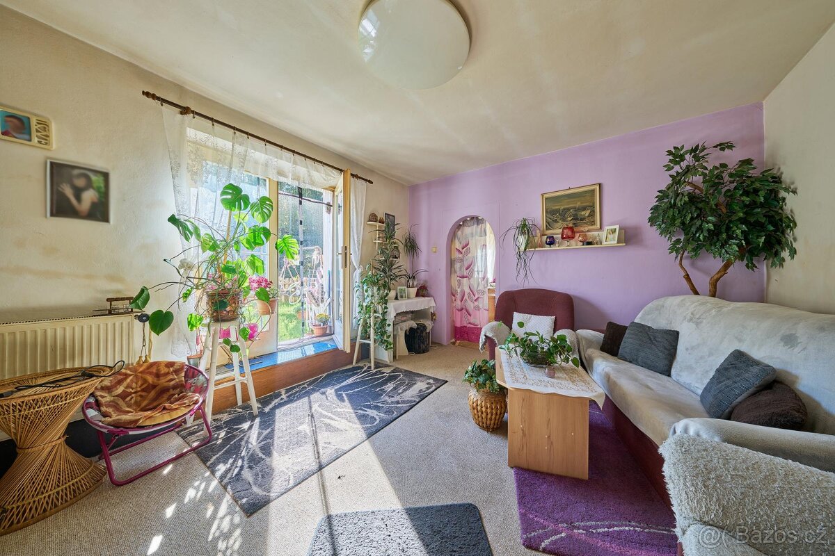 Prodej domu se 2 bytovými jednotkami, garážemi a dílnami - 9