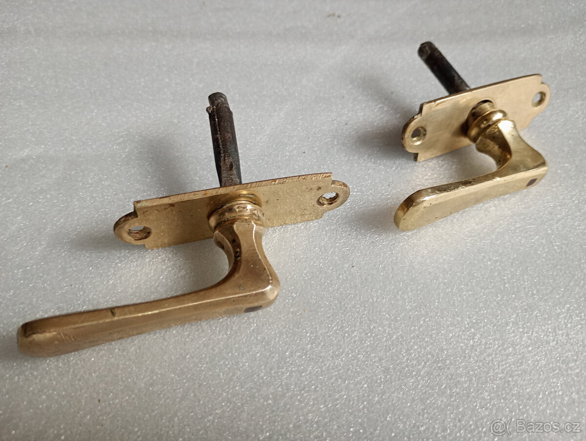 Okenní kličky,půlolivky MOSAZ zlatá,1920 - 9