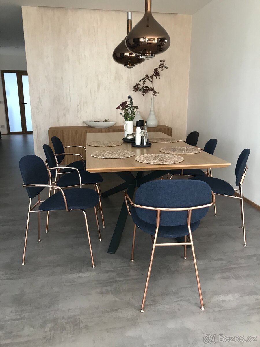 Jídelní stůl - 9