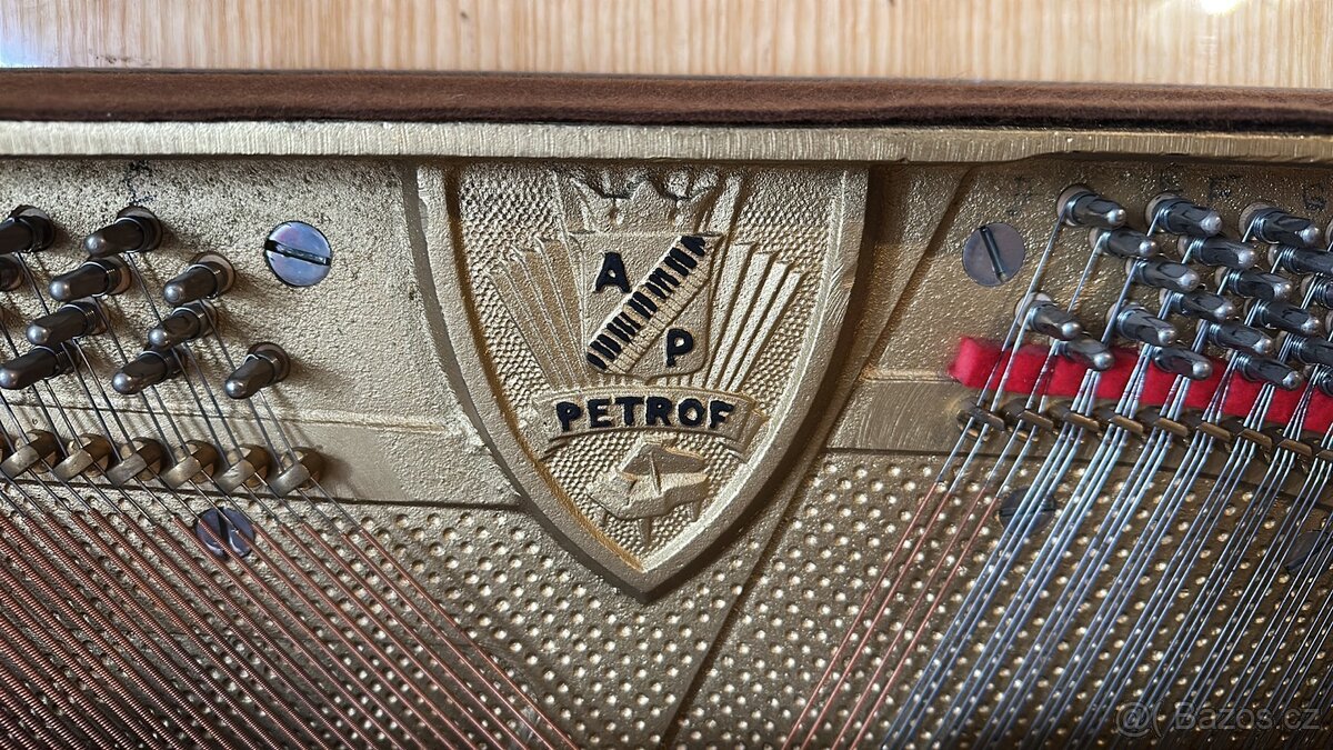 Piano PETROF - 9