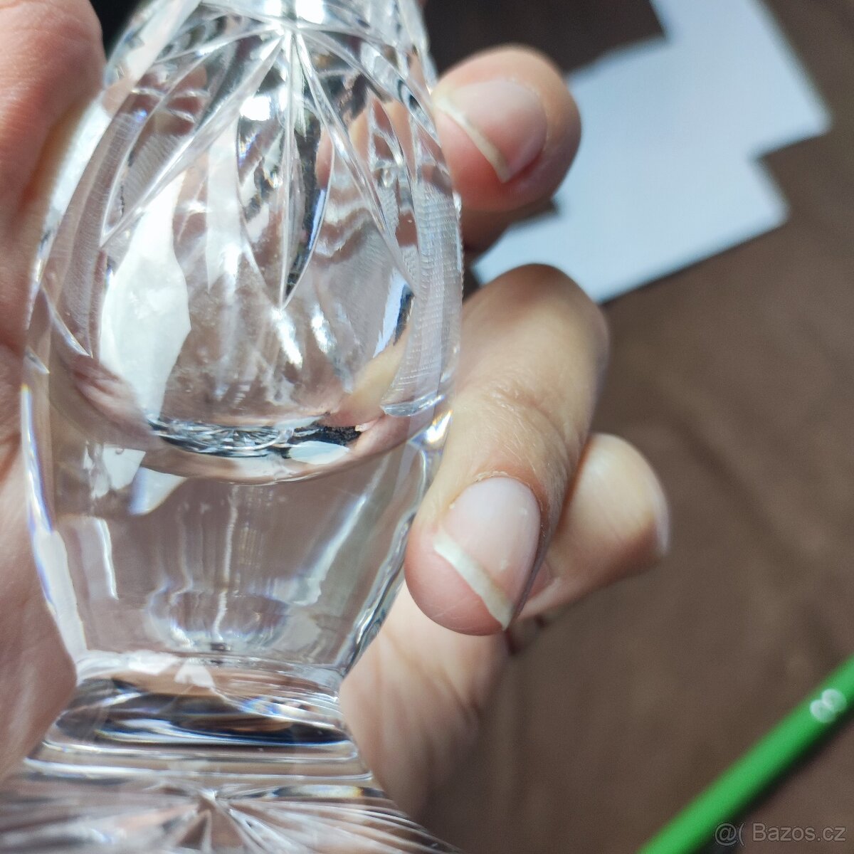 menší broušena váza na jeden květ - 9