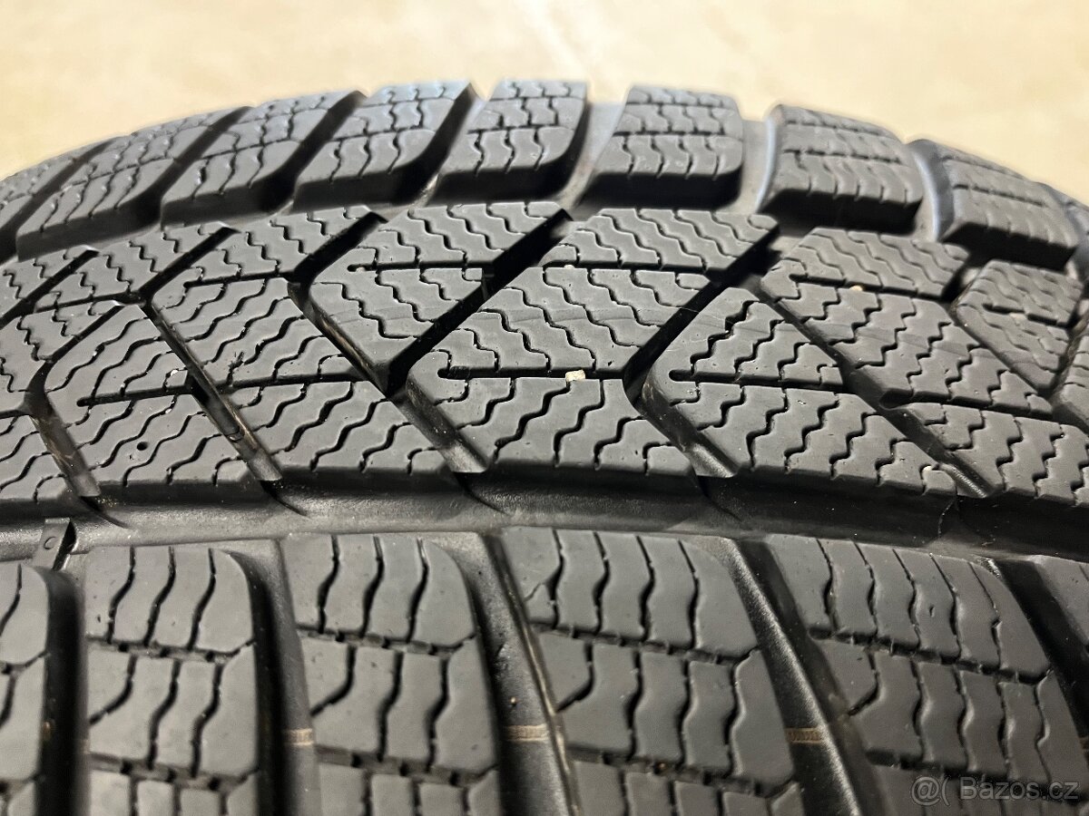 VW Golf IIV R18 Zánovní zimní sada - 9