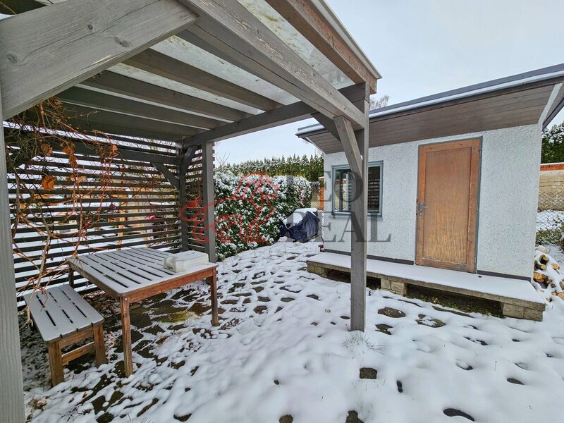 Prodej chatky v klidné osadě - 9