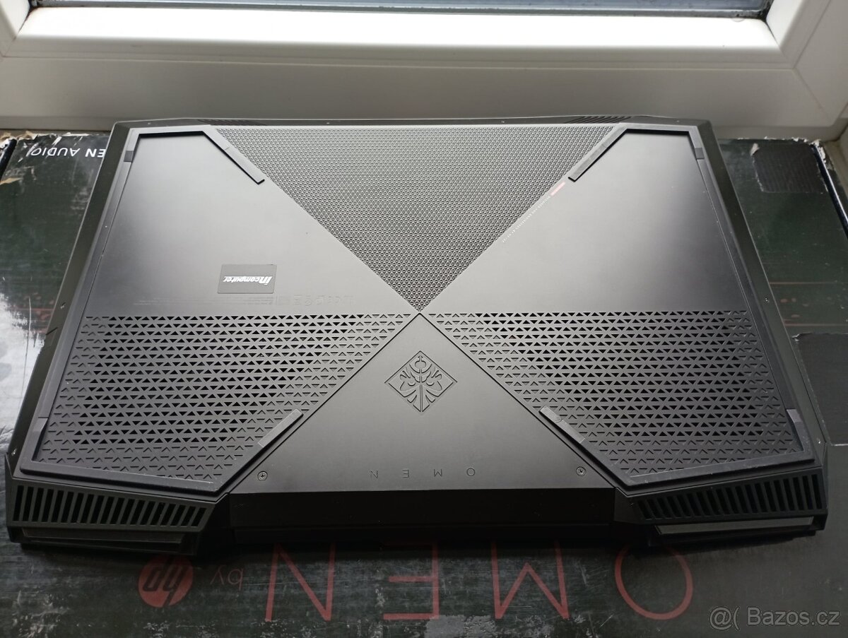HP omen 17 herní obr 17.3 Full HD 24g DDR 4 - 9
