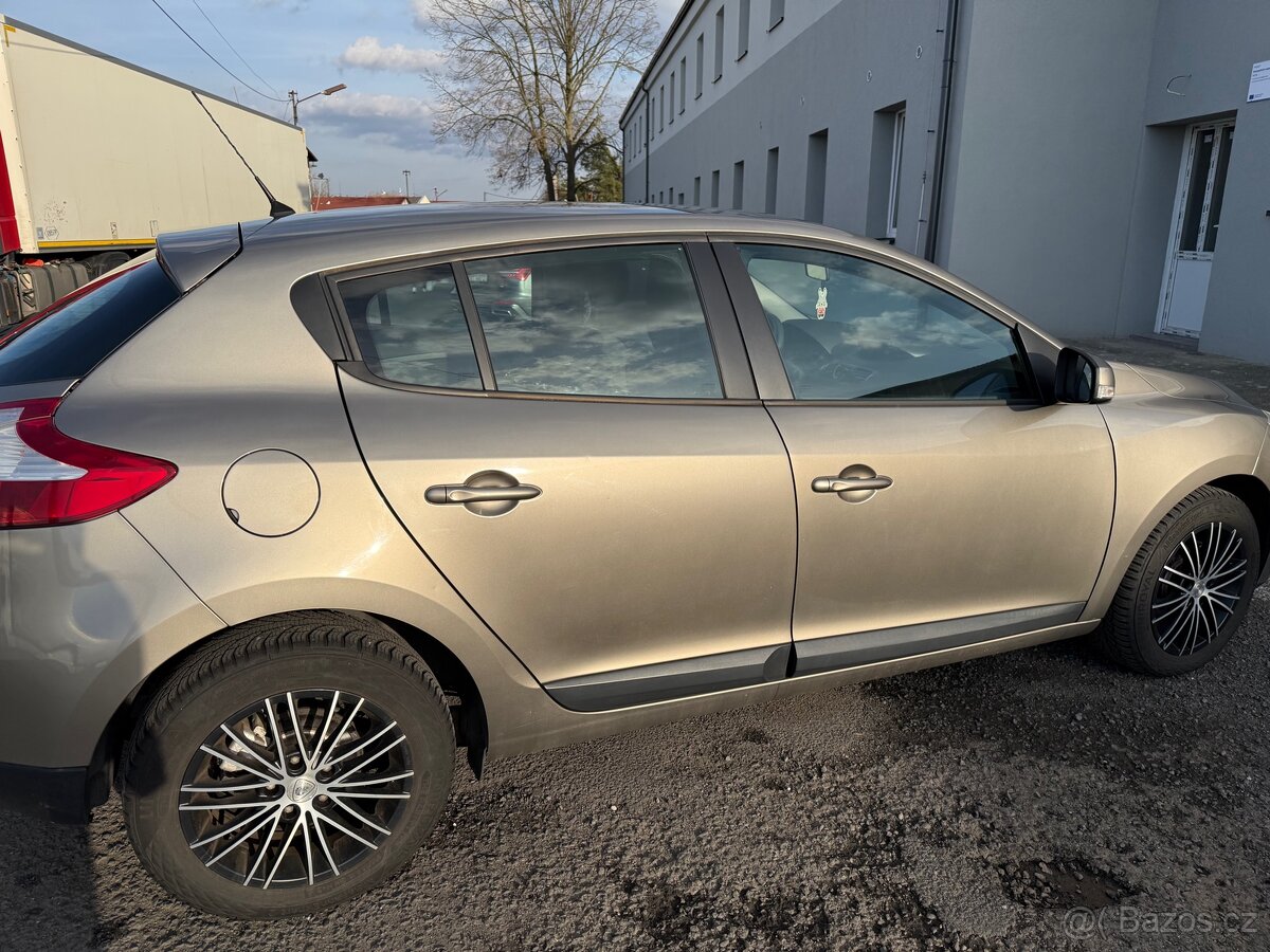 Renault megane 3, 1.6benzin - 9
