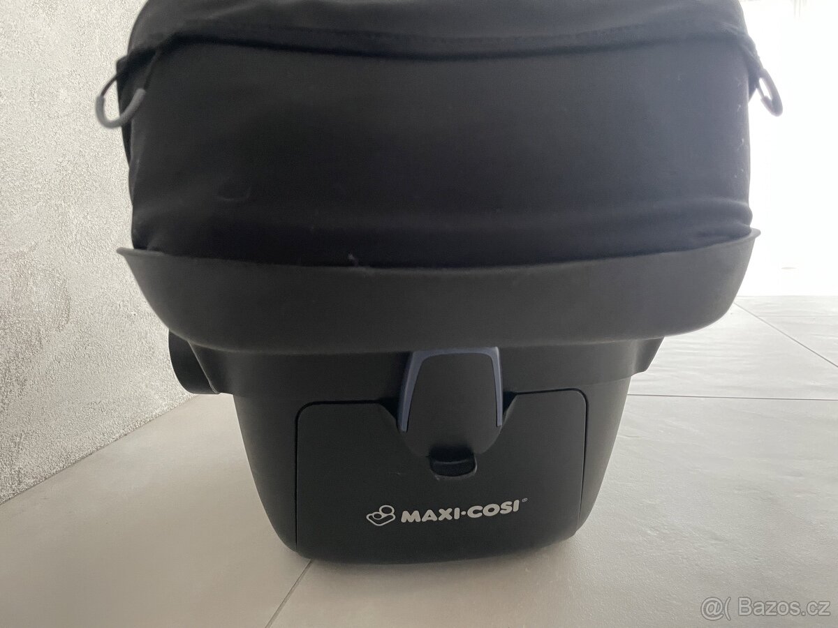 Maxi Cosi plus + základna + podsedak - 9