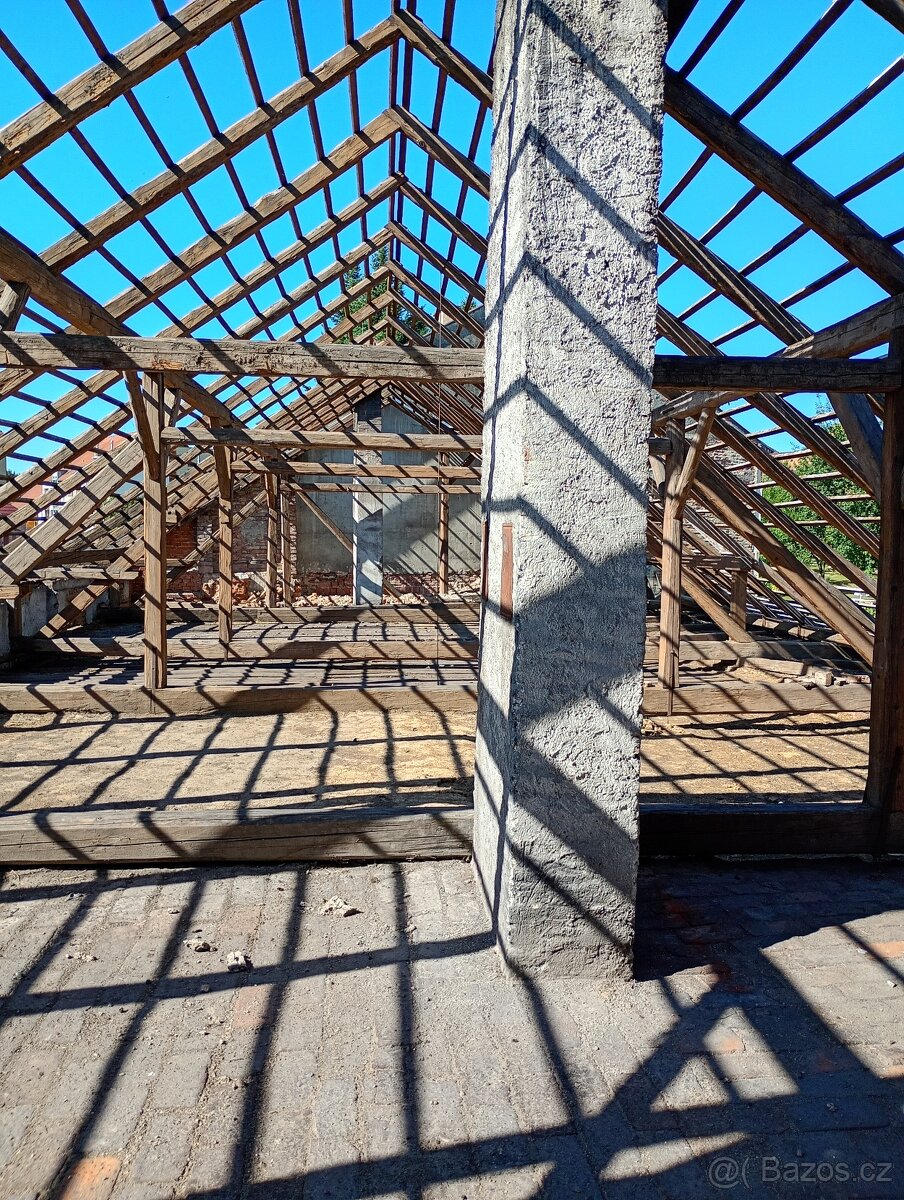 Zajišťujeme zdarma demolice starých střech a objektů - 9