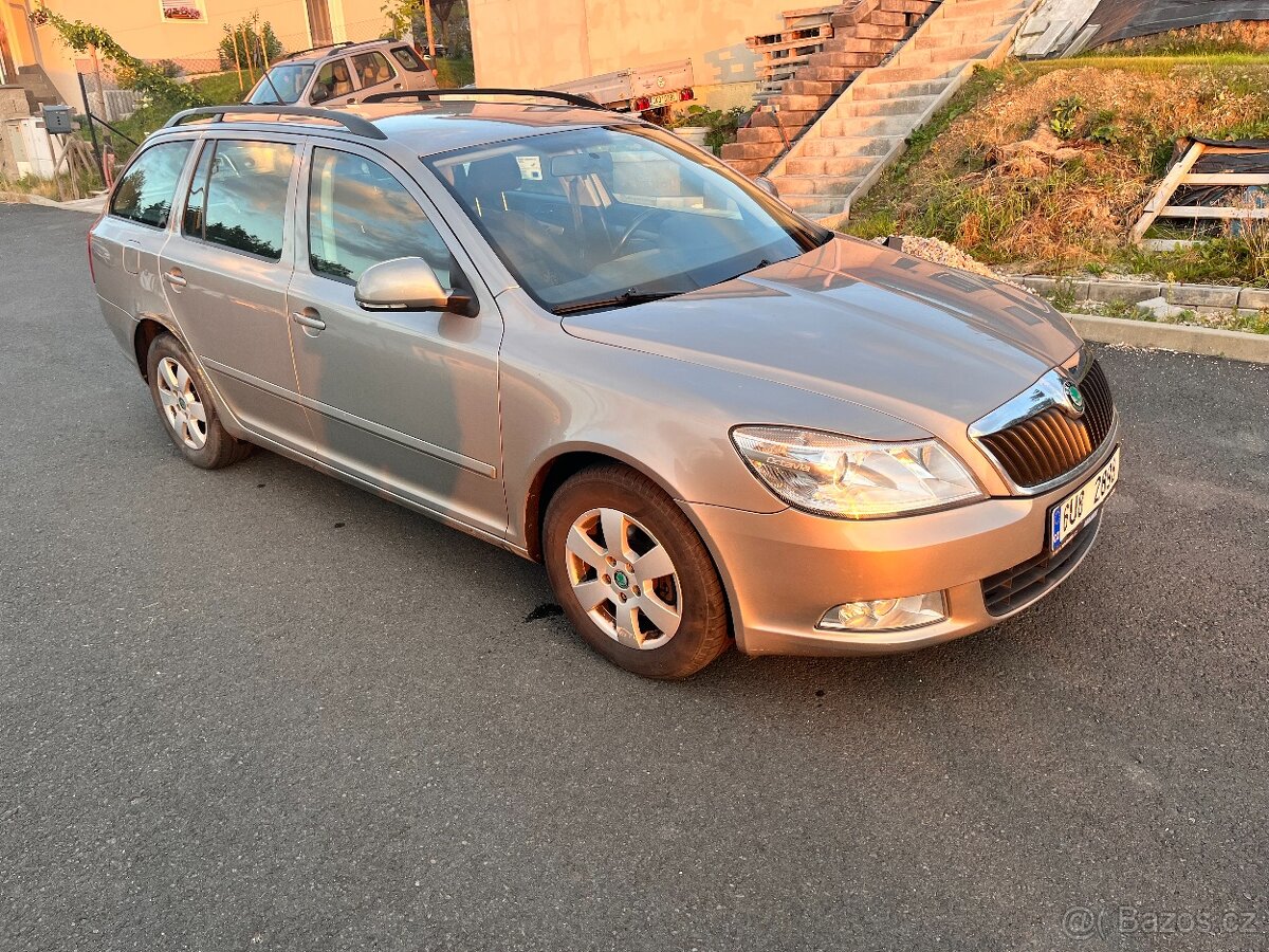 Škoda OCTAVIA COMBI 1.6 TDI - spěchá - 9