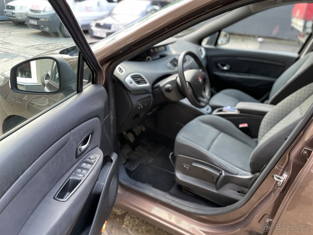 RENAULT GRAND SCÉNIC 1.5dCi - 9