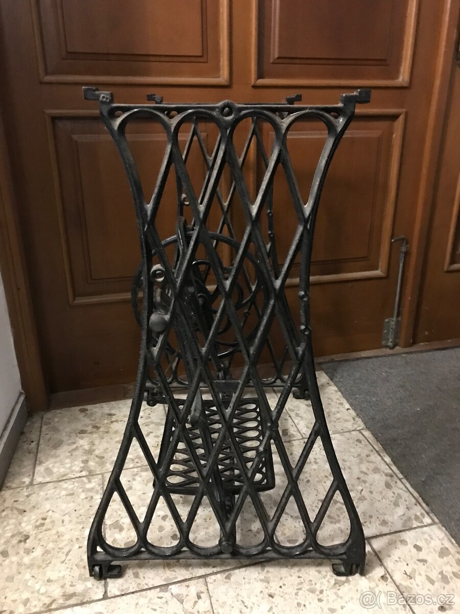 Litinové podstavce ze šicích strojů - 9