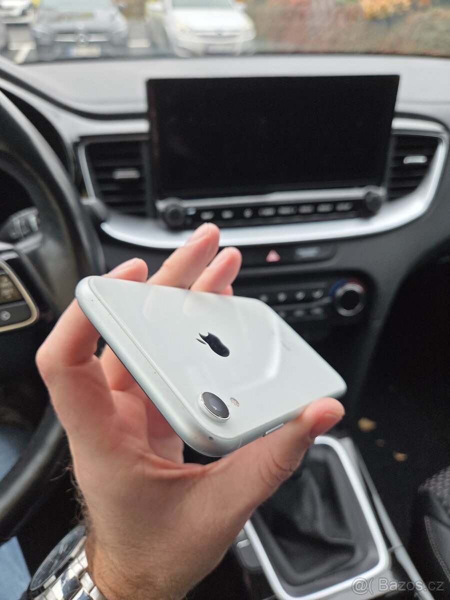 Apple iPhone Xr 64GB White - baterie 81% - 9