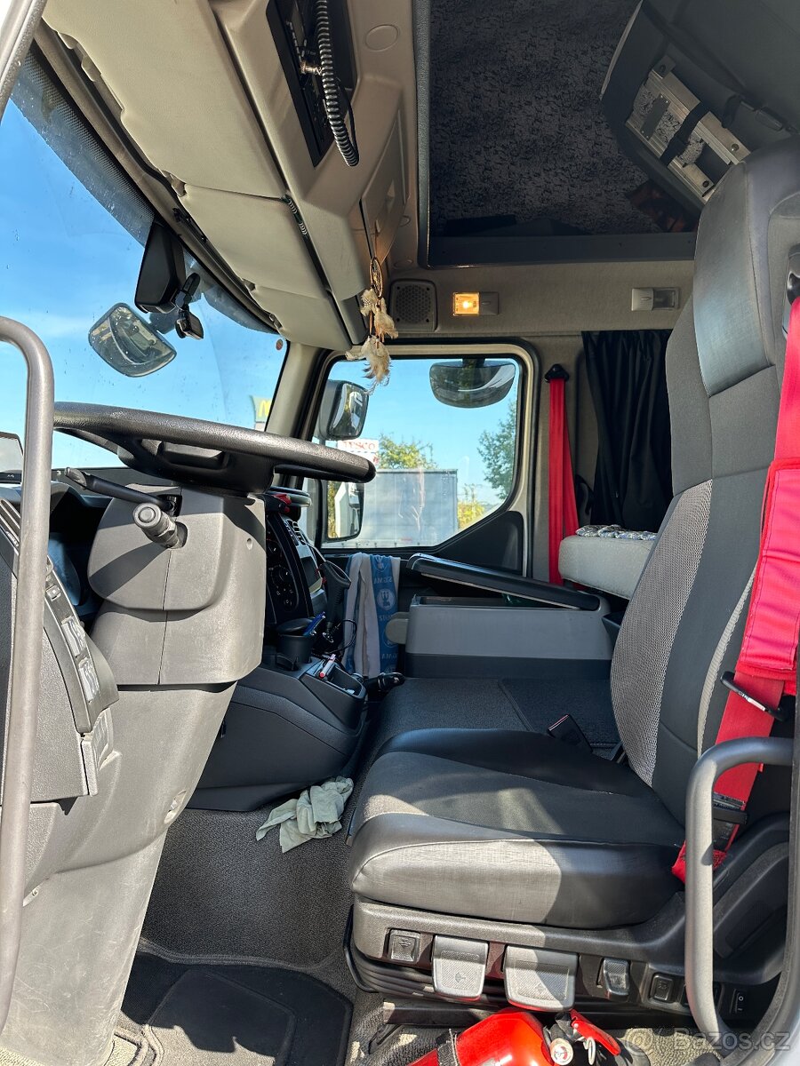 Renault D skříňové solo 12t - 9