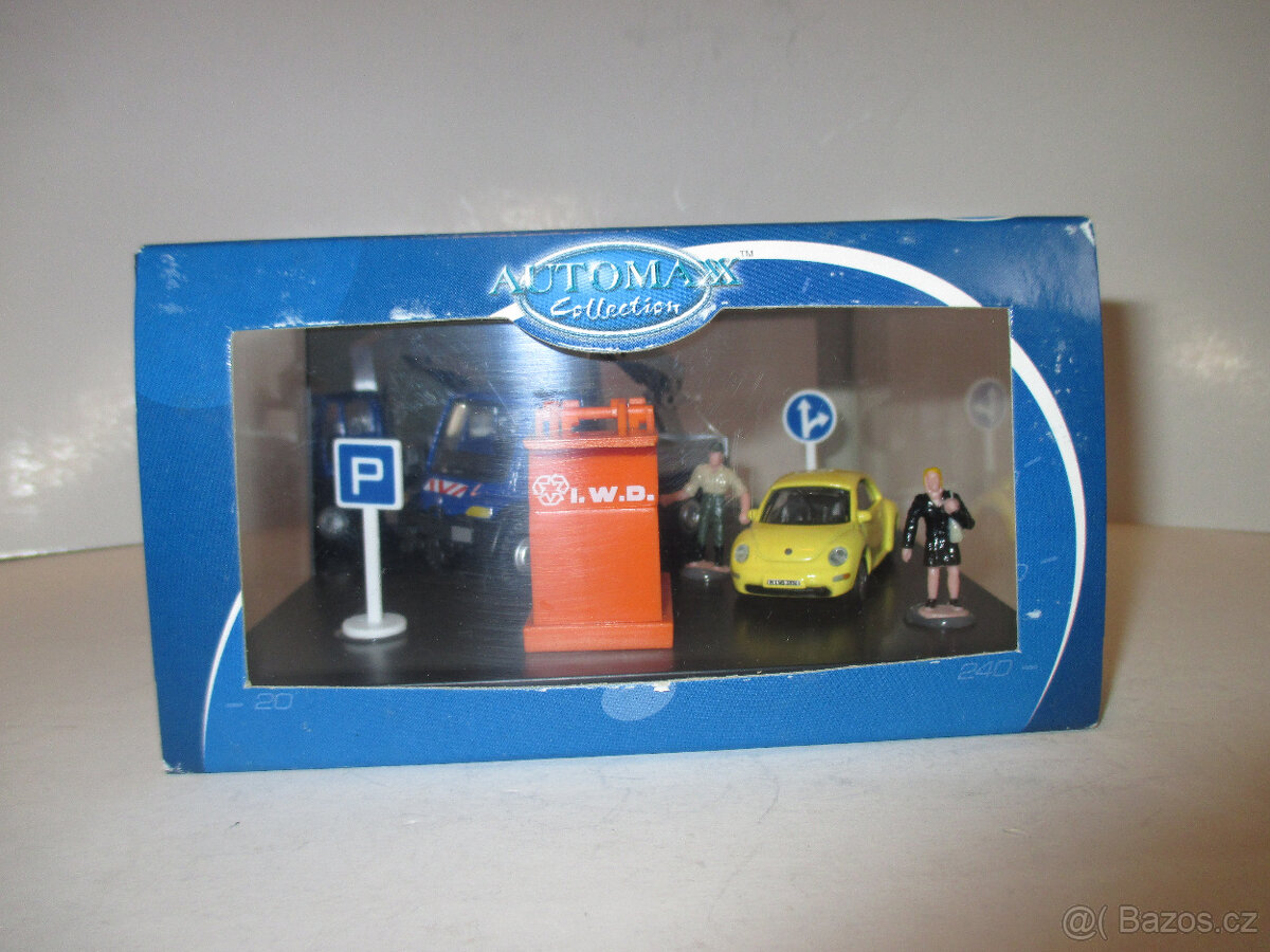 starší modely autíček auto kufr s dráhou motocykl formule aj - 9