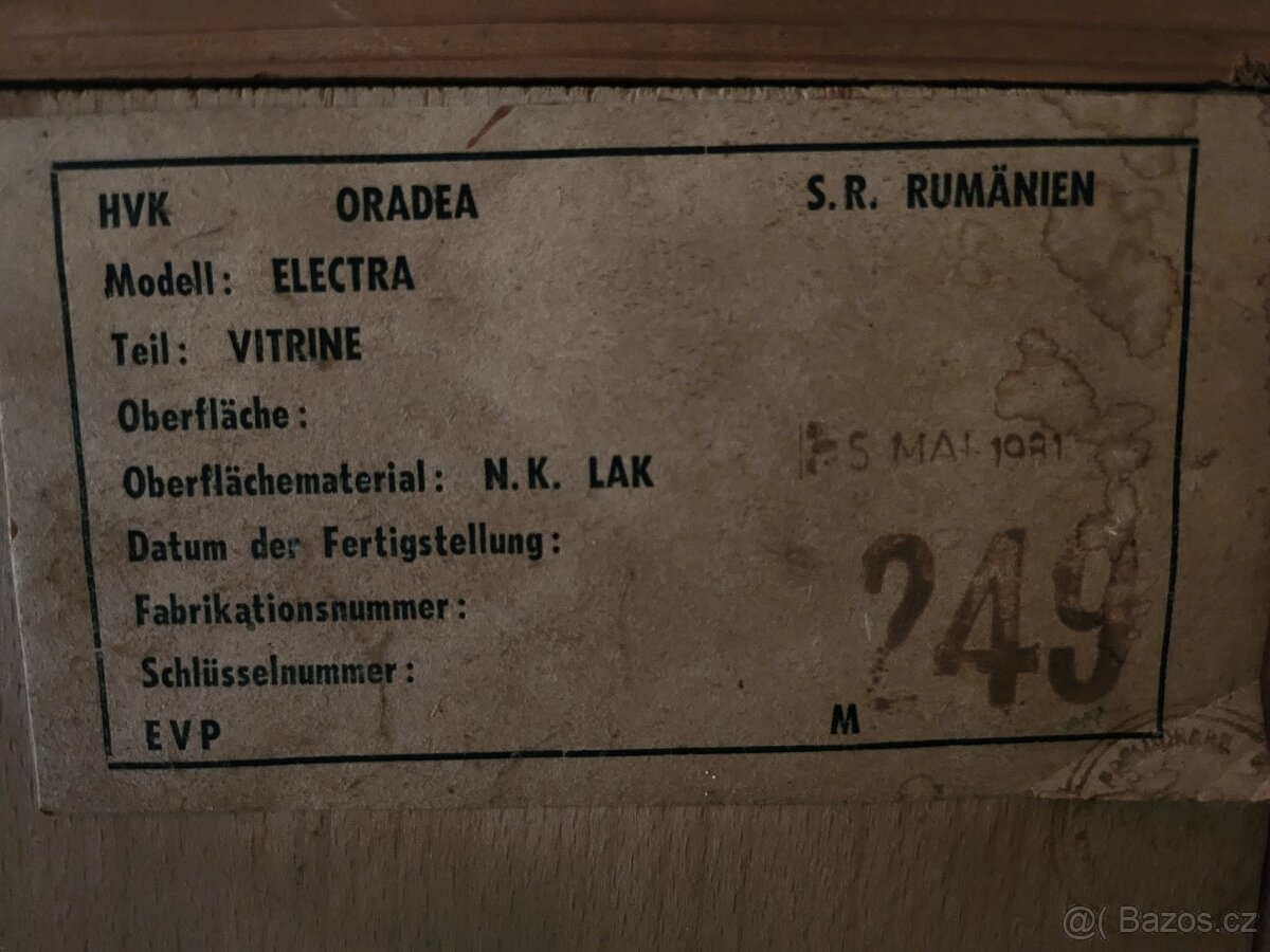 Nabytkovy set, komoda, vitrina, stol, stolicky - 9