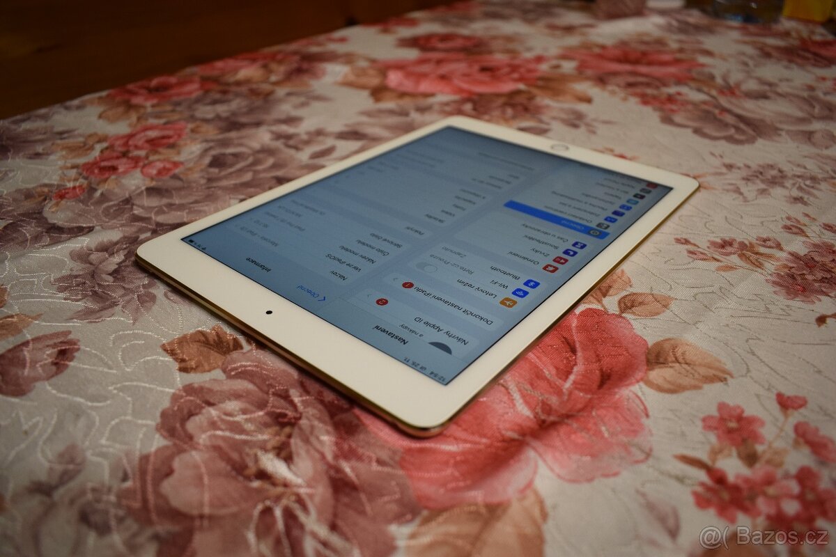 Apple iPad Pro 9.7-inch - A1673, (Wi-Fi Only), 256GB, (10) - 9