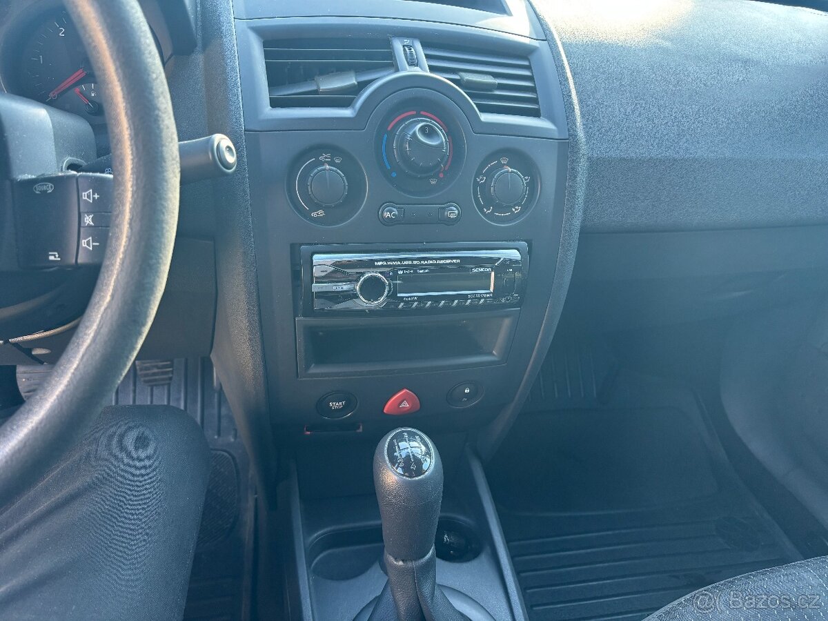 RENAULT MEGANE SEDAN - 9