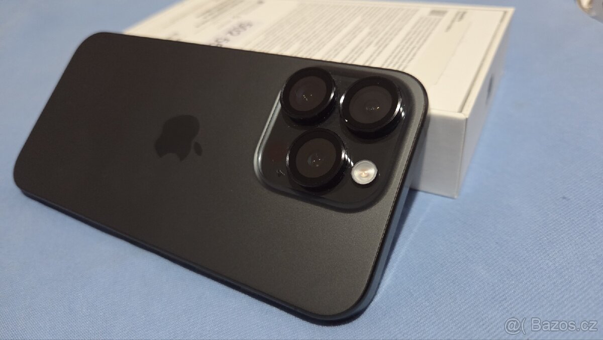 Apple iPhone 15 Pro 256GB černý - 9