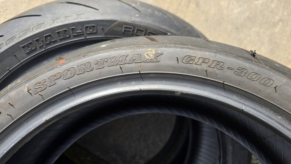Píchlé Dunlop 180/55/17, DOT0124 - 9