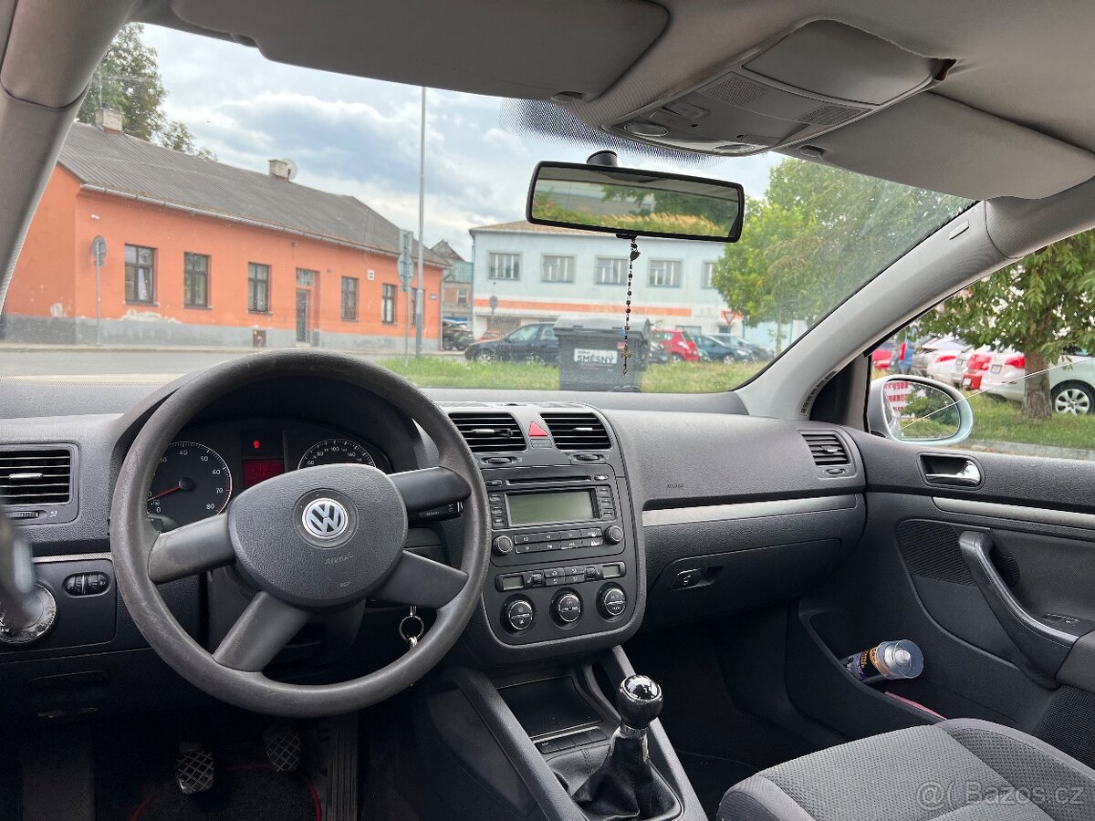 Prodám Wolkswagen Golf 5 1.6 74KW - 9