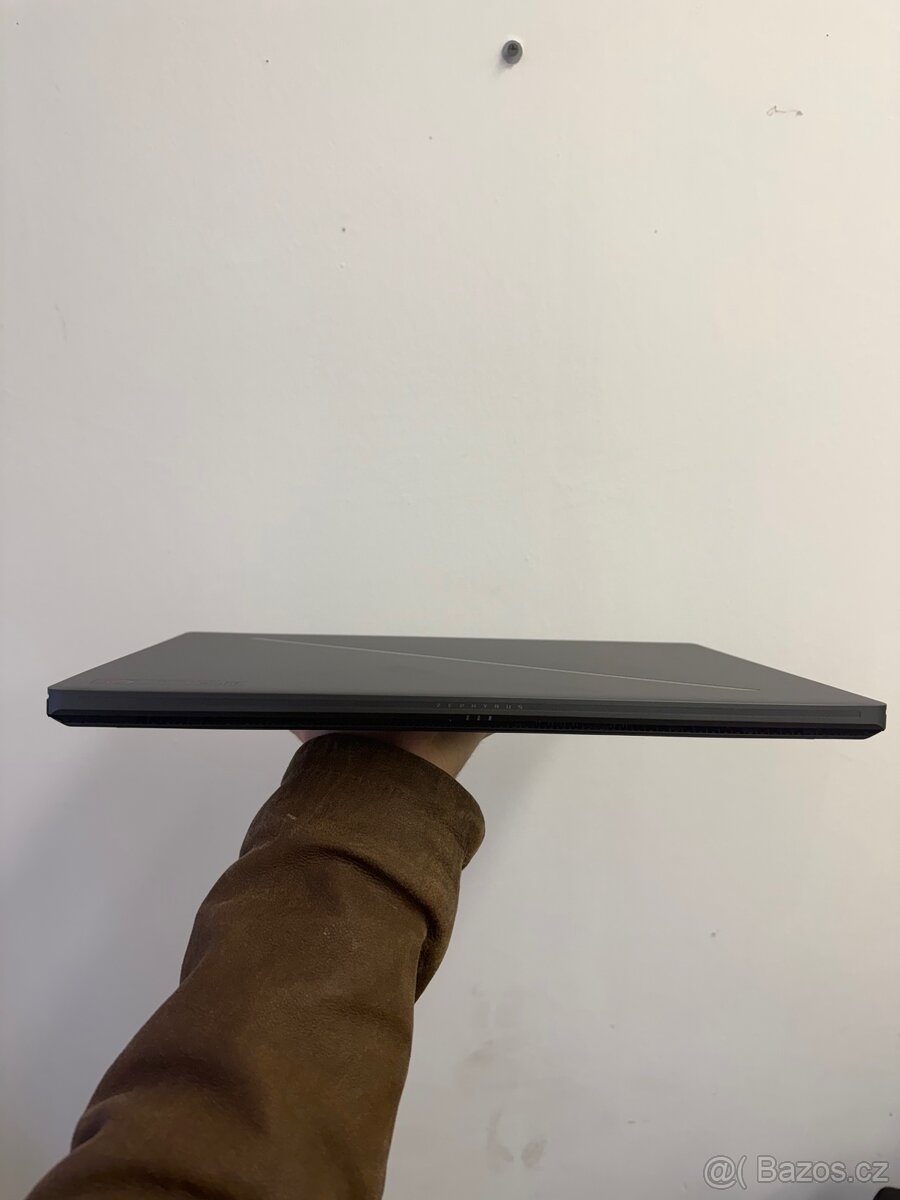 ASUS ROG Zephyrus G16 - 185H, 32 GB RAM, 2 TB SSD, RTX 4090 - 9