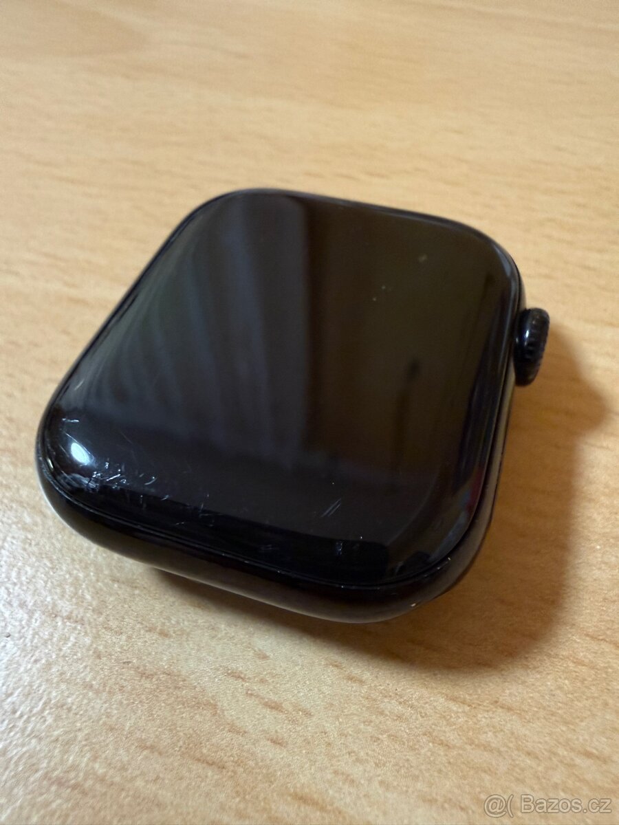 Apple Watch cellular 10 42mm Klavírně černý hliník - 9