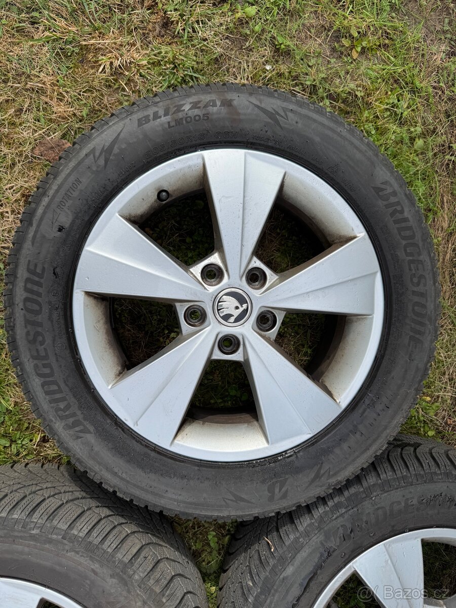 Zimní sada pneu 205/60/16 + disky Octavia - 9