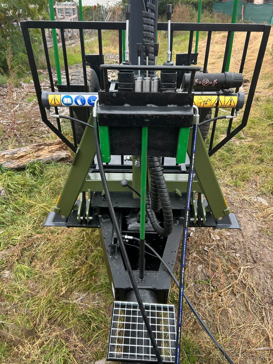 Vyvážečka BMF - Farma 7T s pohonem - 9