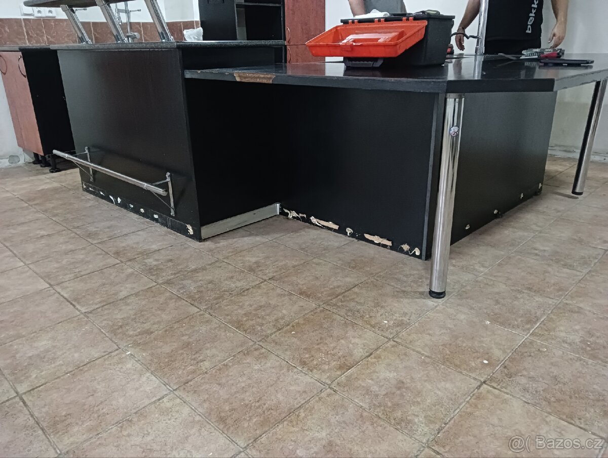 Kuchyňská linka s barem - 9