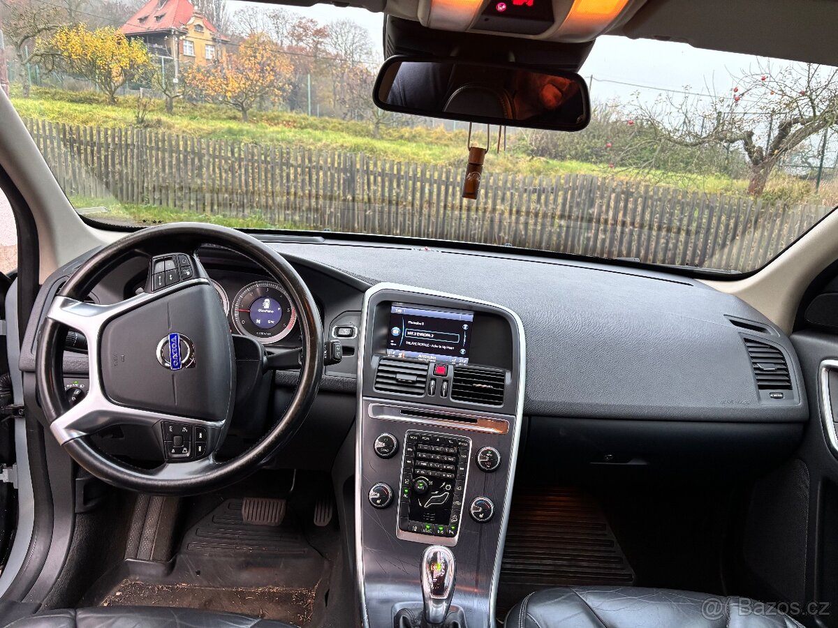 VOLVO XC60 D5 CZ - 9