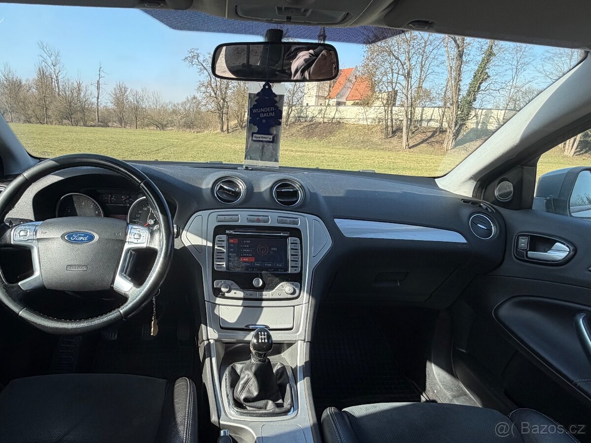 Ford Mondeo 2.0i - 9