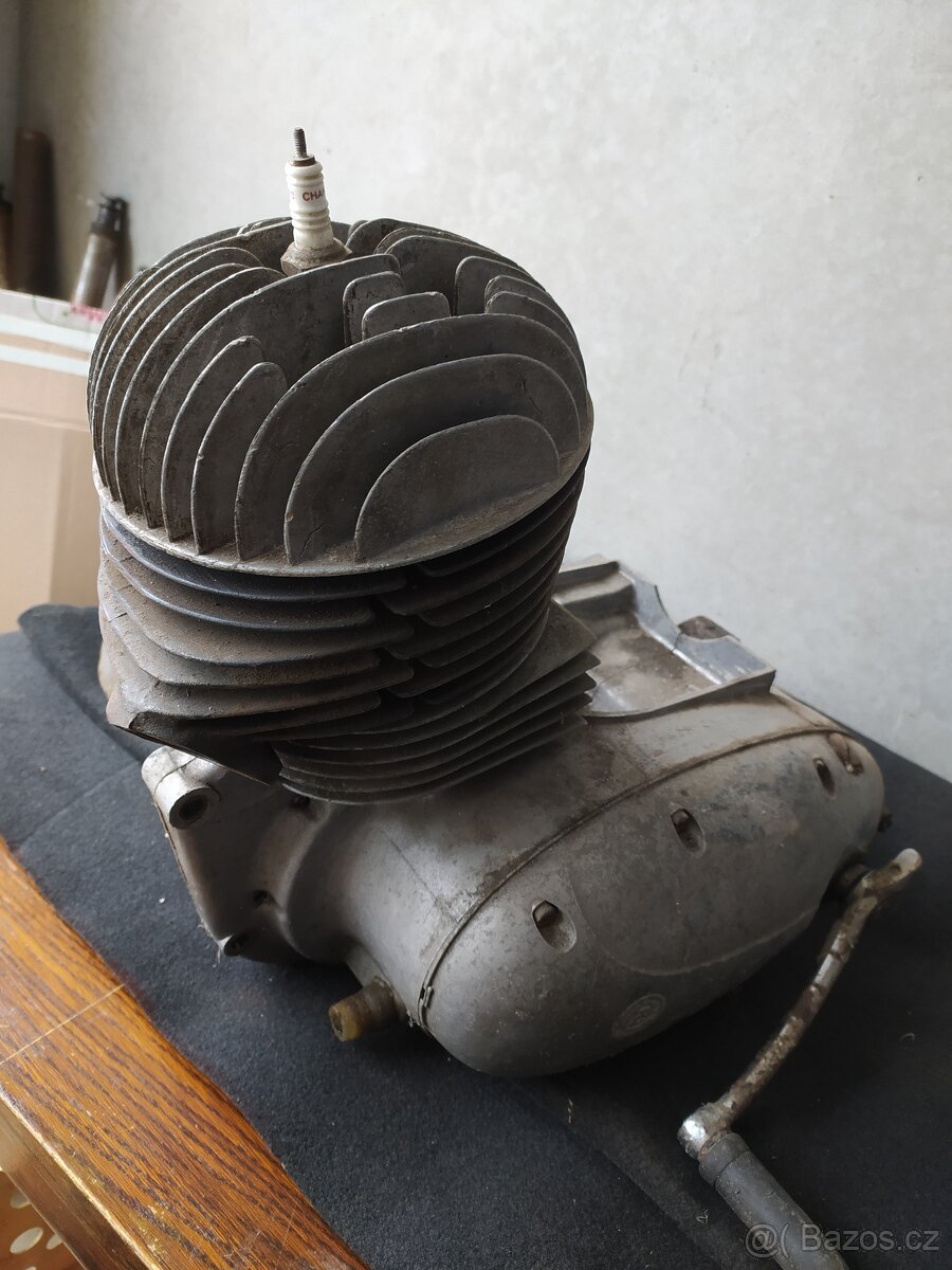 Motor Jawa ČZ 175 - 9