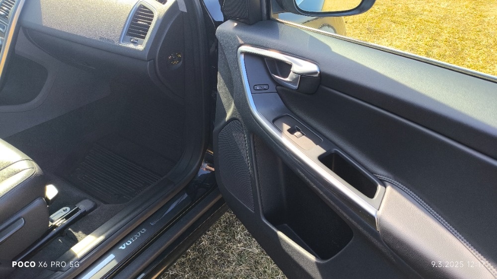 Volvo XC60 2.4 5VÁLEC 4X4 MANUÁL LED FACE - 9