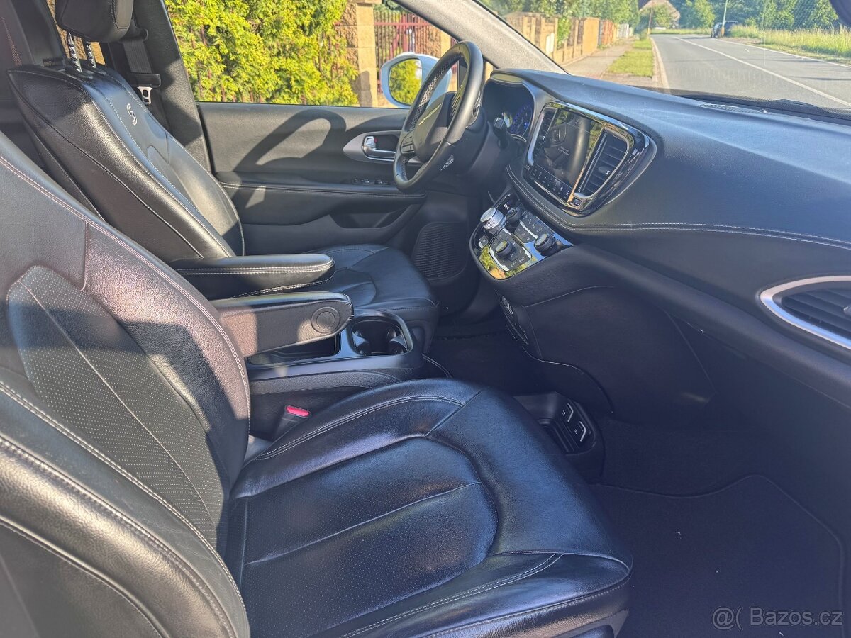 Chrysler Pacifica 3,6 Limited DVD Čočka 2021 DPH - 9