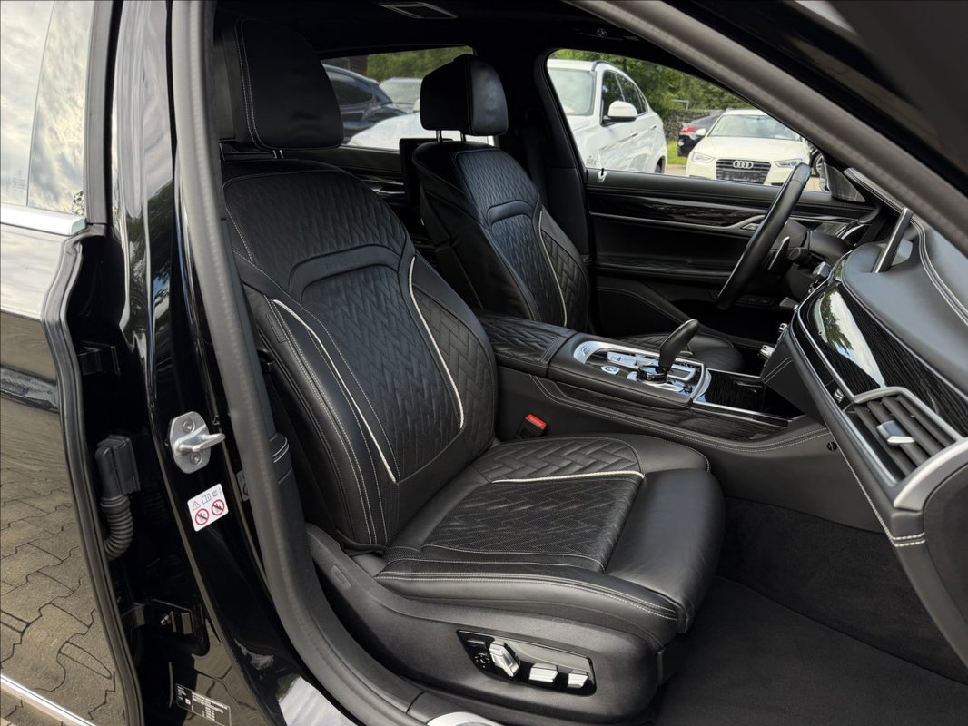BMW Řada 7 740D Long Individual 2019 - 9