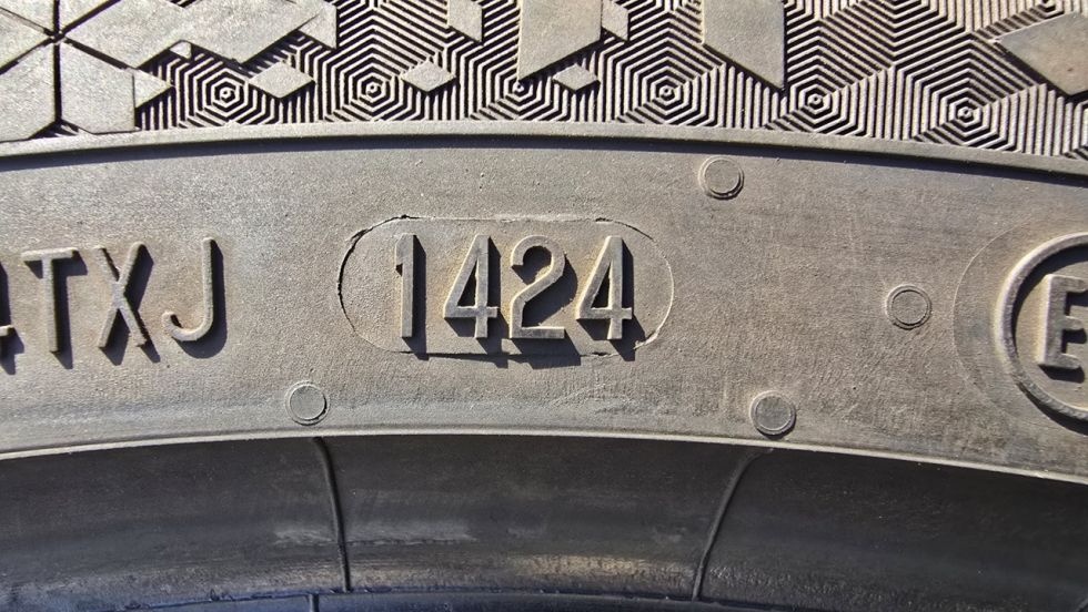 Zimní pneu 235/50/20 Continental - 9
