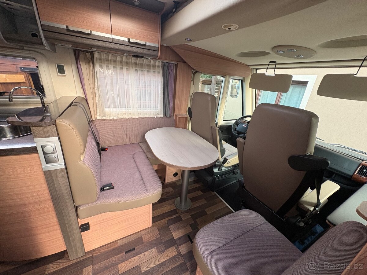 Obytný automobil Knaus Sky 700 - 9