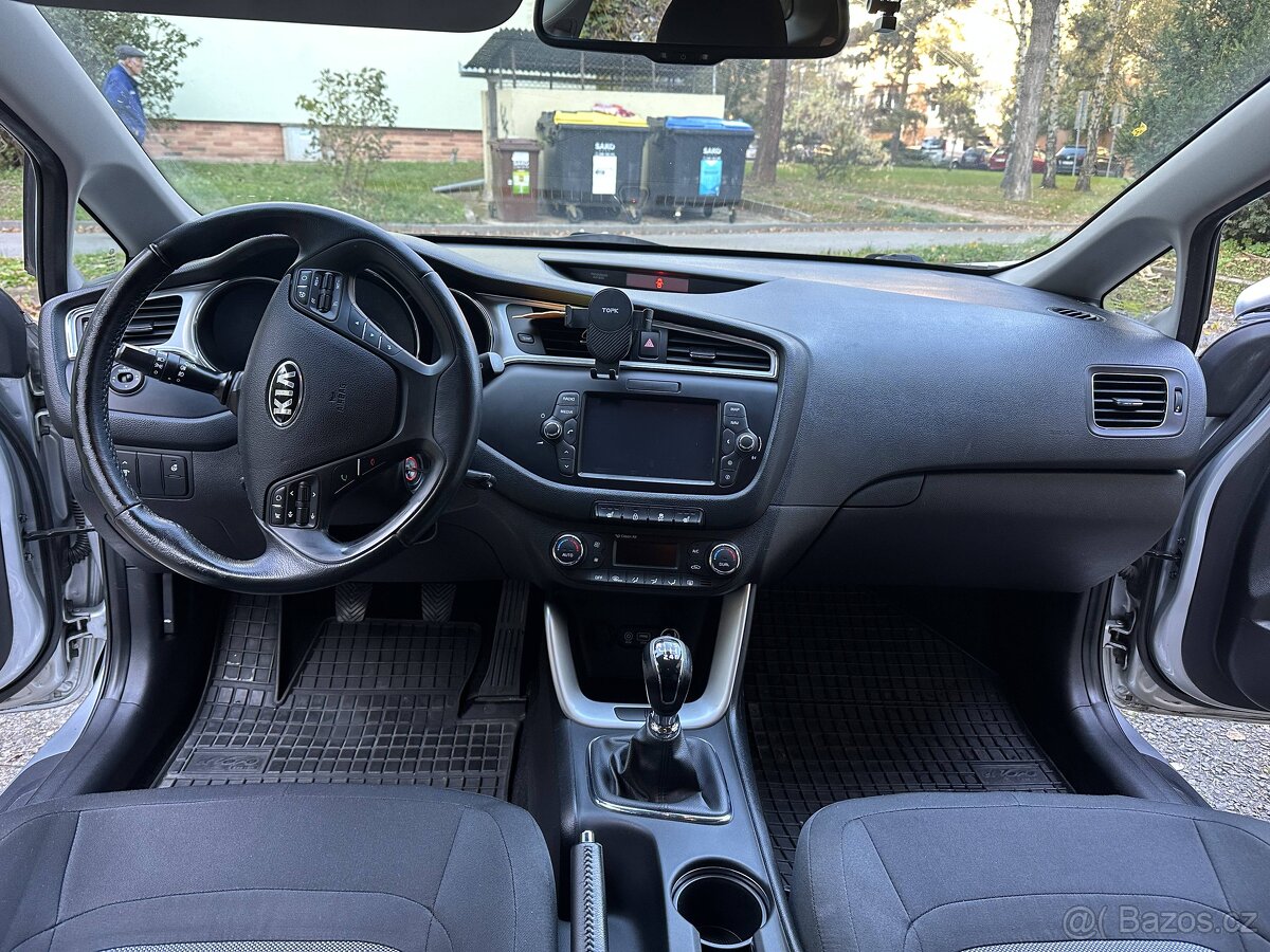 Kia Ceed SW 1.6GDI 99kw nové z ČR - 9