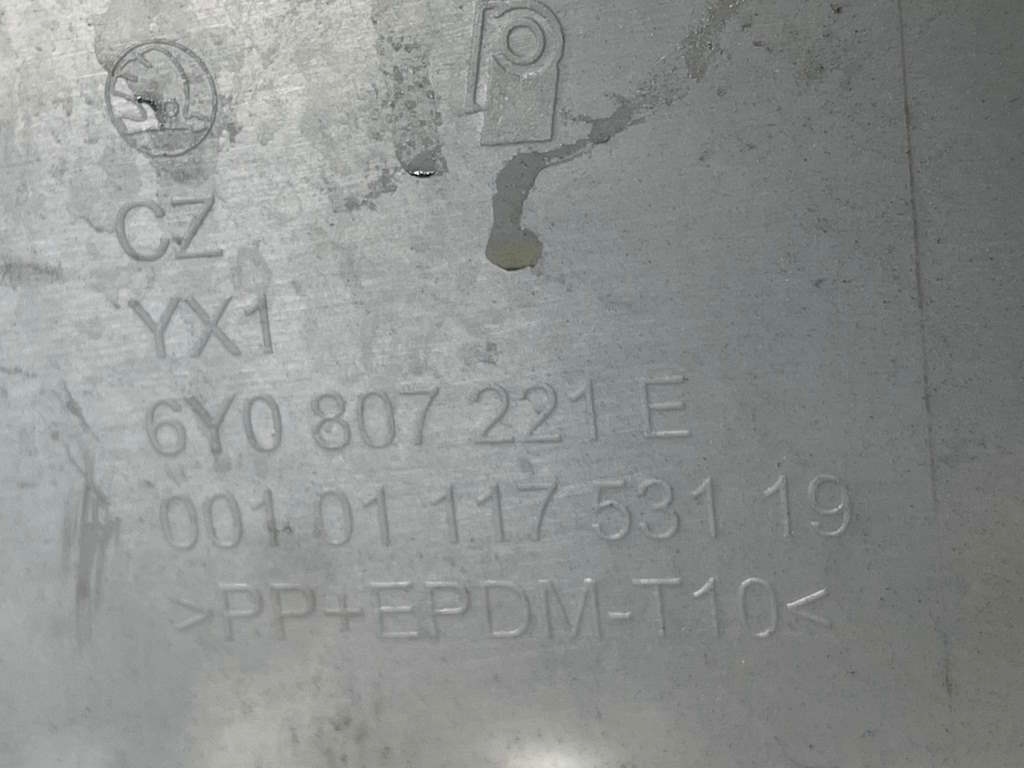 ŠKODA FABIA 1 - 99-07 FACELIFT nárazník 6Y0807221E - 9