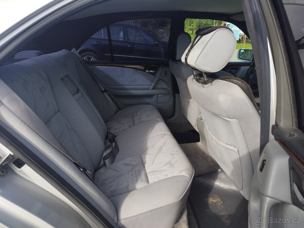 Mercedes-Benz E 230 i manuál - 9