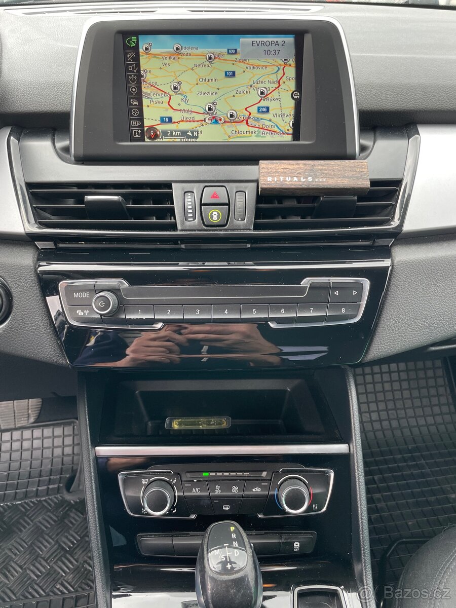 BMW 218d, 175000km /automat/ PRAVIDELNÝ SERVIS - 9