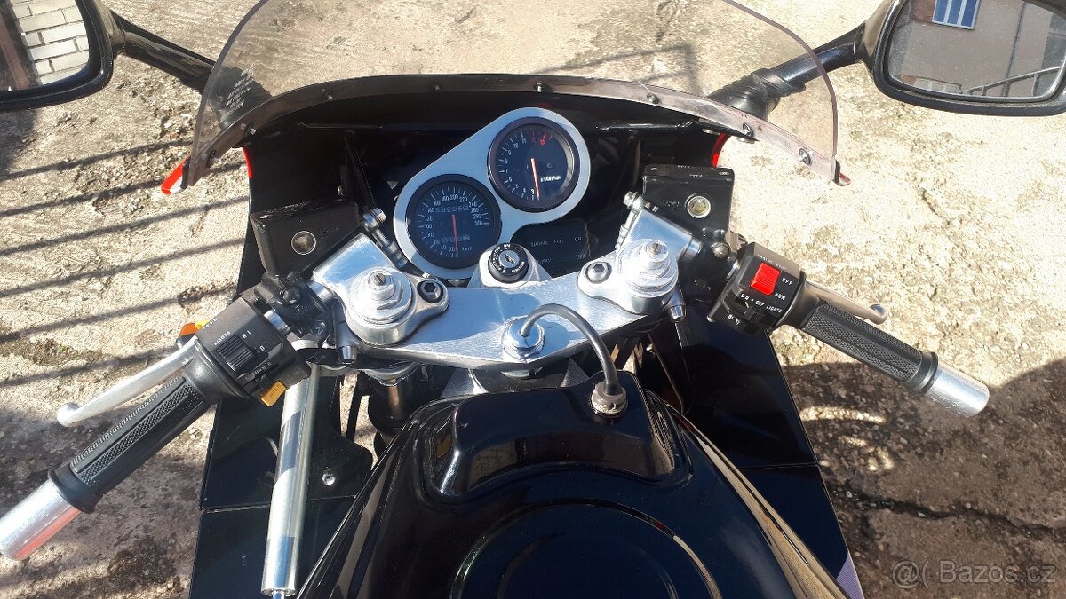 Suzuki GSXR 1100 - 9