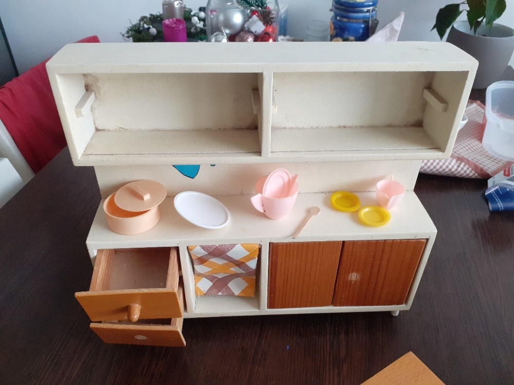 RETRO NÁBYTEK PRO PANENKY - 9