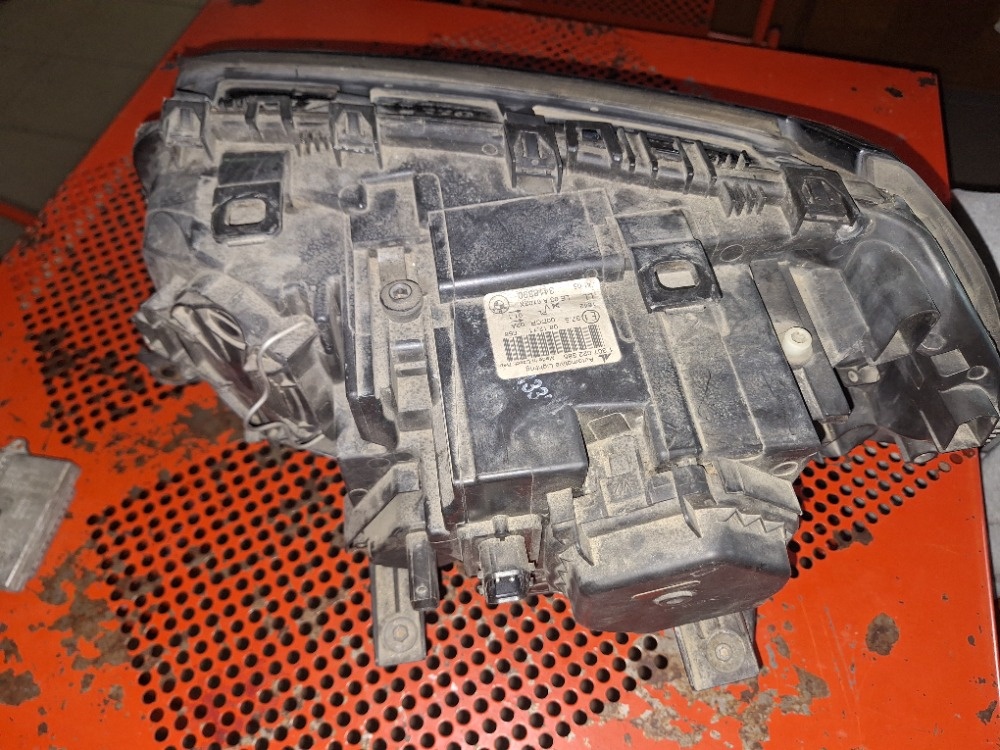 Přední pravé světlo X3 E83 D2S+ H7 XENON - 9