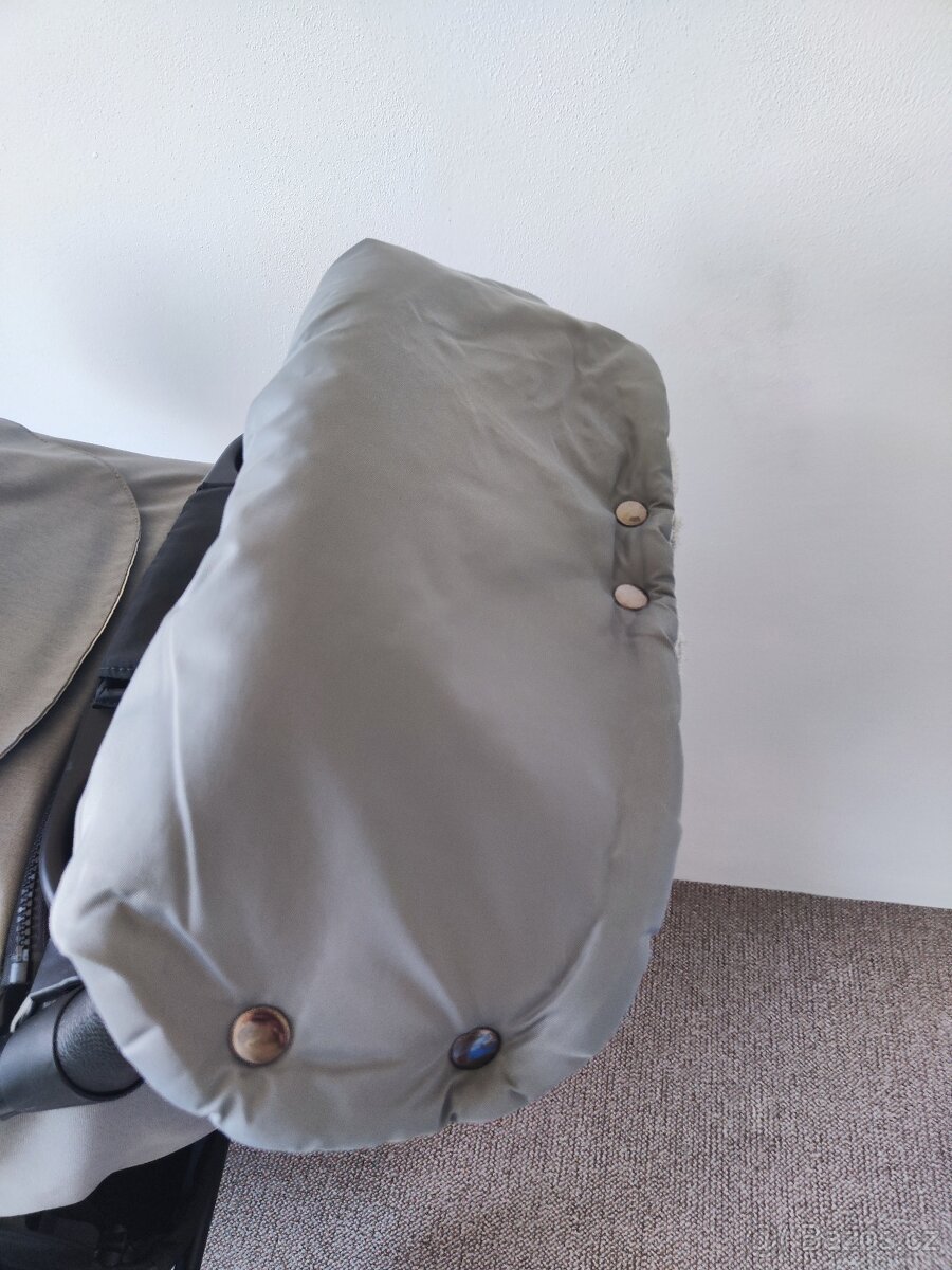 Kočárek s příslušenstvím - 9