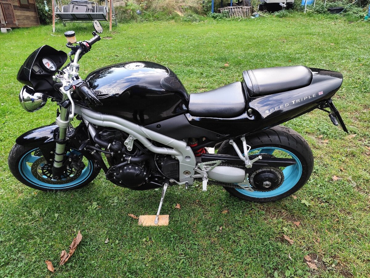 Motocykl Triumph speed triple 955i - 9
