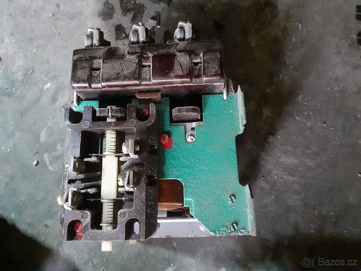 Staré jističe,stykače,relátka atd.... - 9